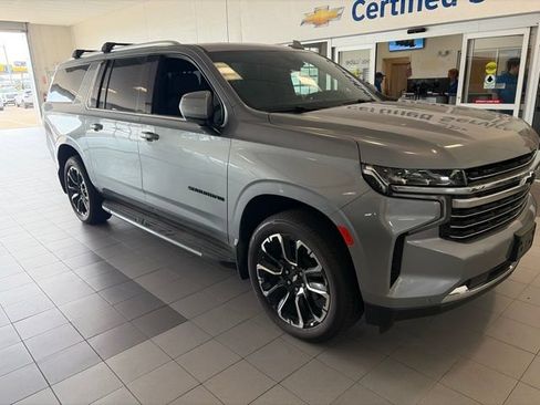 Used 2023 Chevrolet Suburban LT AWD/4WD image 10