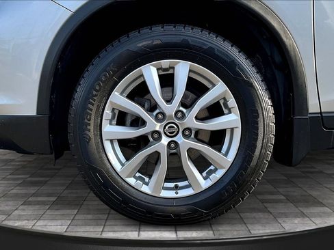 Used 2017 Nissan Rogue SV w/ SV Premium Package AWD/4WD image 35