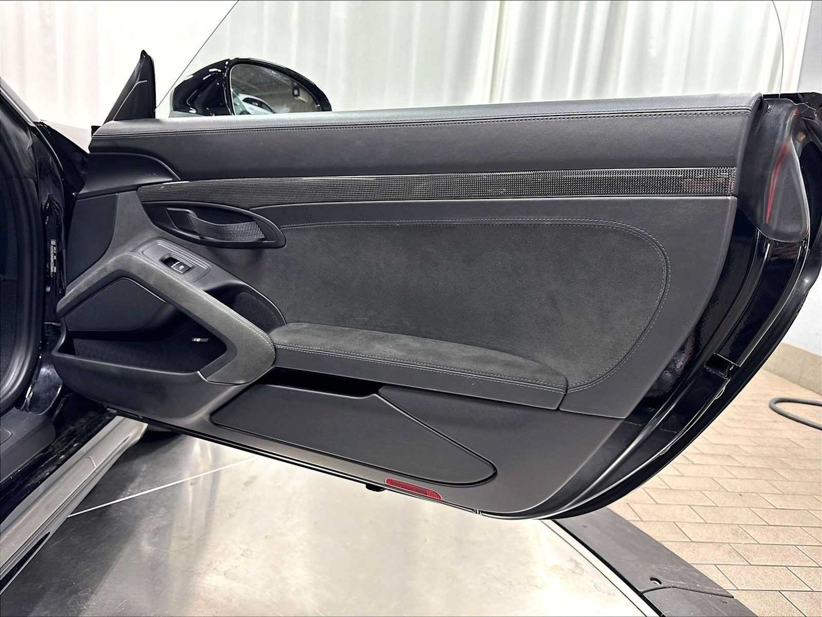 Used 2022 Porsche 718 Boxster Spyder RWD image 28