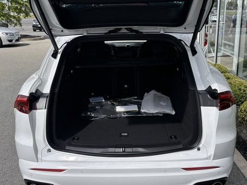 New 2025 Maserati Grecale GT image 6