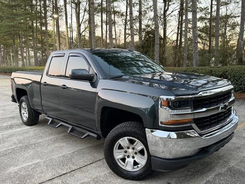 Used 2018 Chevrolet Silverado 1500 LT image 11