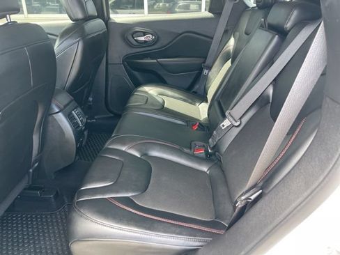 Used 2022 Jeep Cherokee Trailhawk AWD/4WD image 12