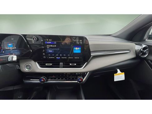 New 2026 Chevrolet Equinox LT w/ Convenience Package II AWD/4WD image 17