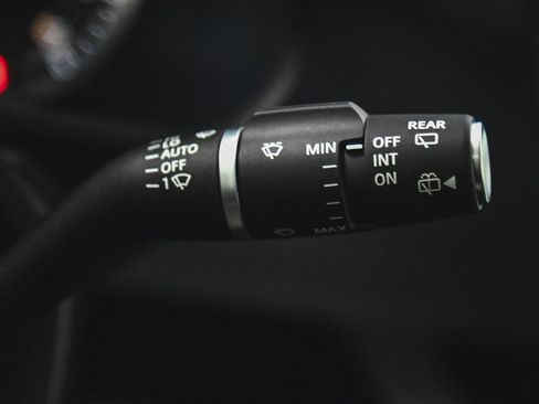 Used 2023 Land Rover Defender 90 S image 25