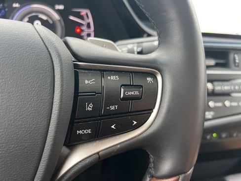 Used 2025 Lexus ES 300h Ultra Luxury image 23