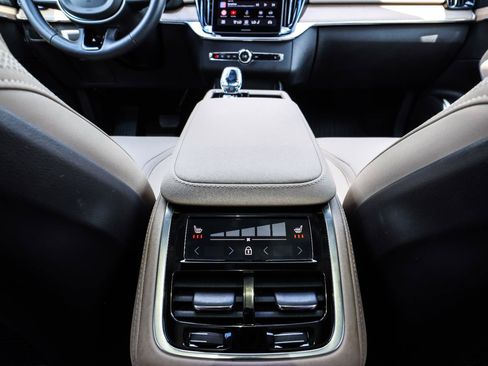 Used 2025 Volvo XC90 B5 Plus AWD/4WD image 35