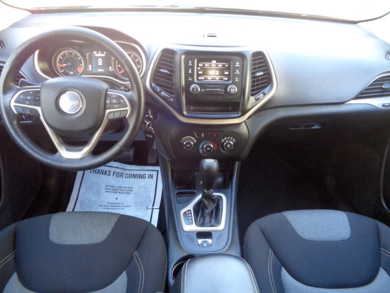 Used 2015 Jeep Cherokee Sport FWD image 28