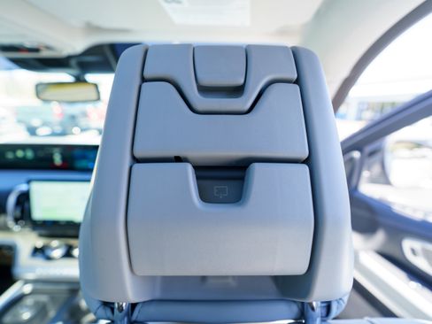 Used 2026 Ford Expedition Platinum image 15