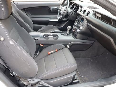 Used 2017 Ford Mustang Coupe RWD image 15