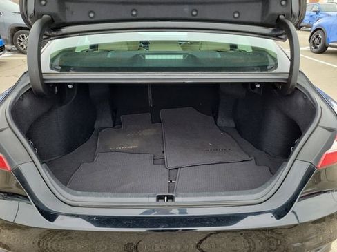 Used 2018 Toyota Camry XLE image 9