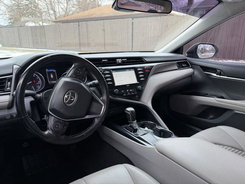 Used 2020 Toyota Camry SE image 11