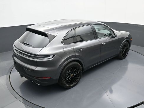 Used 2025 Porsche Cayenne image 35