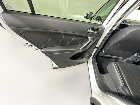 Used 2024 Volkswagen Tiguan SE image 33