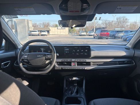 Used 2025 Kia K4 LXS image 32