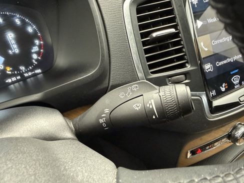 Used 2022 Volvo XC90 T6 Momentum w/ Climate Package image 26