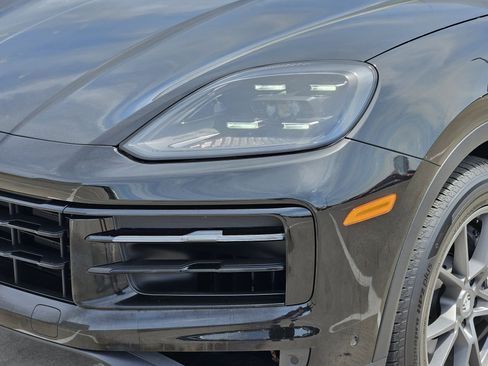 Certified 2025 Porsche Cayenne Coupe image 12