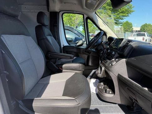 Used 2024 RAM ProMaster 2500 w/ Convenience Group FWD image 4