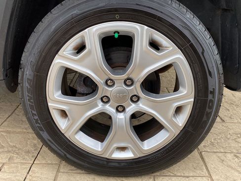 Used 2019 Jeep Renegade Limited w/ UConnect 8.4 Nav Group AWD/4WD image 16