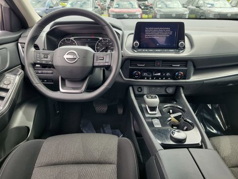 Used 2025 Nissan Rogue SV AWD/4WD image 10