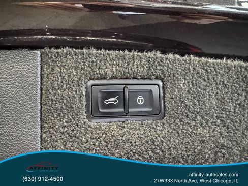 Used 2017 Bentley Bentayga image 63