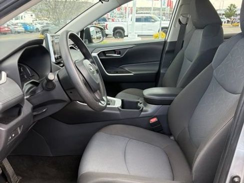 Used 2025 Toyota RAV4 XLE FWD image 17