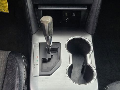 Used 2014 Toyota Camry SE image 21