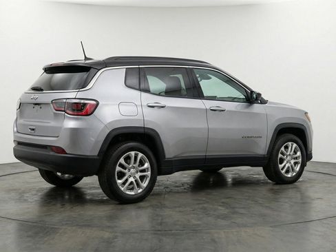 Used 2025 Jeep Compass Limited image 9