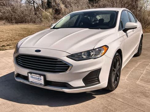 Used 2020 Ford Fusion SE image 2