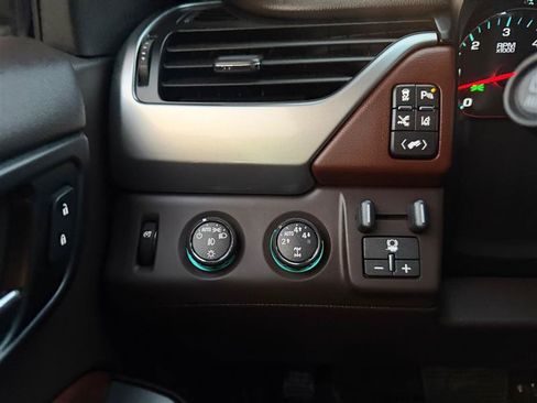 Used 2015 Chevrolet Tahoe LTZ AWD/4WD image 35