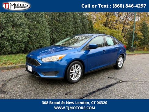 Used 2018 Ford Focus SE image 2