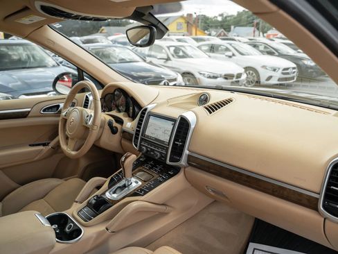 Used 2014 Porsche Cayenne Diesel AWD/4WD image 16