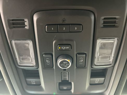 Used 2024 GMC Yukon XL Denali AWD/4WD image 8
