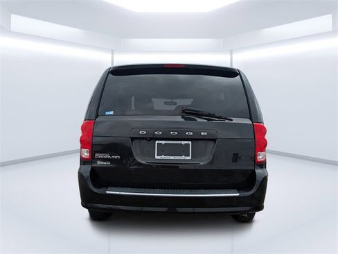 Used 2018 Dodge Grand Caravan SE w/ UConnect Hands-Free Group image 4