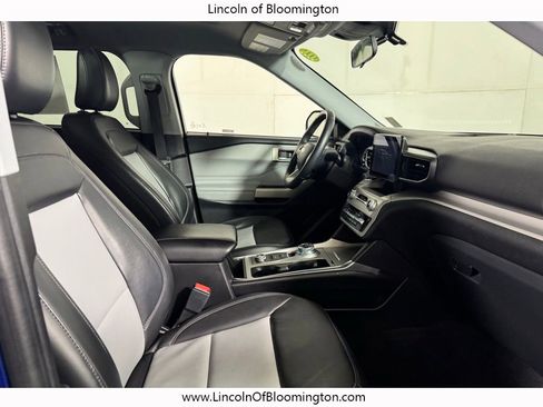 Used 2022 Ford Explorer XLT w/ Equipment Group 202A AWD/4WD image 19