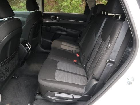 New 2025 Kia Sorento LX FWD image 4