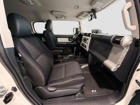 Used 2014 Toyota FJ Cruiser 4WD w/ Upgrade Package image 20