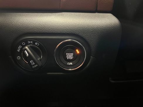 Used 2020 Maserati Levante Base image 24