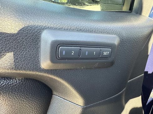 Used 2018 Nissan Titan SL w/ Chrome Package image 25