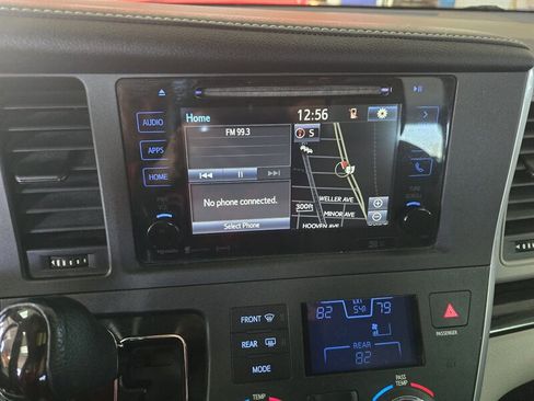 Used 2017 Toyota Sienna XLE image 30