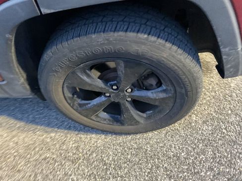 Used 2016 Jeep Cherokee Sport w/ Cold Weather Group image 5