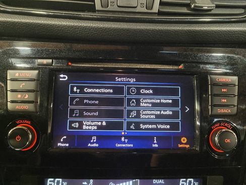 Used 2019 Nissan Rogue SV FWD image 25