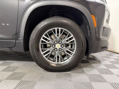 Used 2025 Chevrolet Traverse LT w/ Enhanced Driving Package AWD/4WD image 9