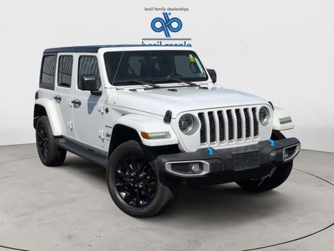 Used 2023 Jeep Wrangler Sahara w/ Cold Weather Group image 32
