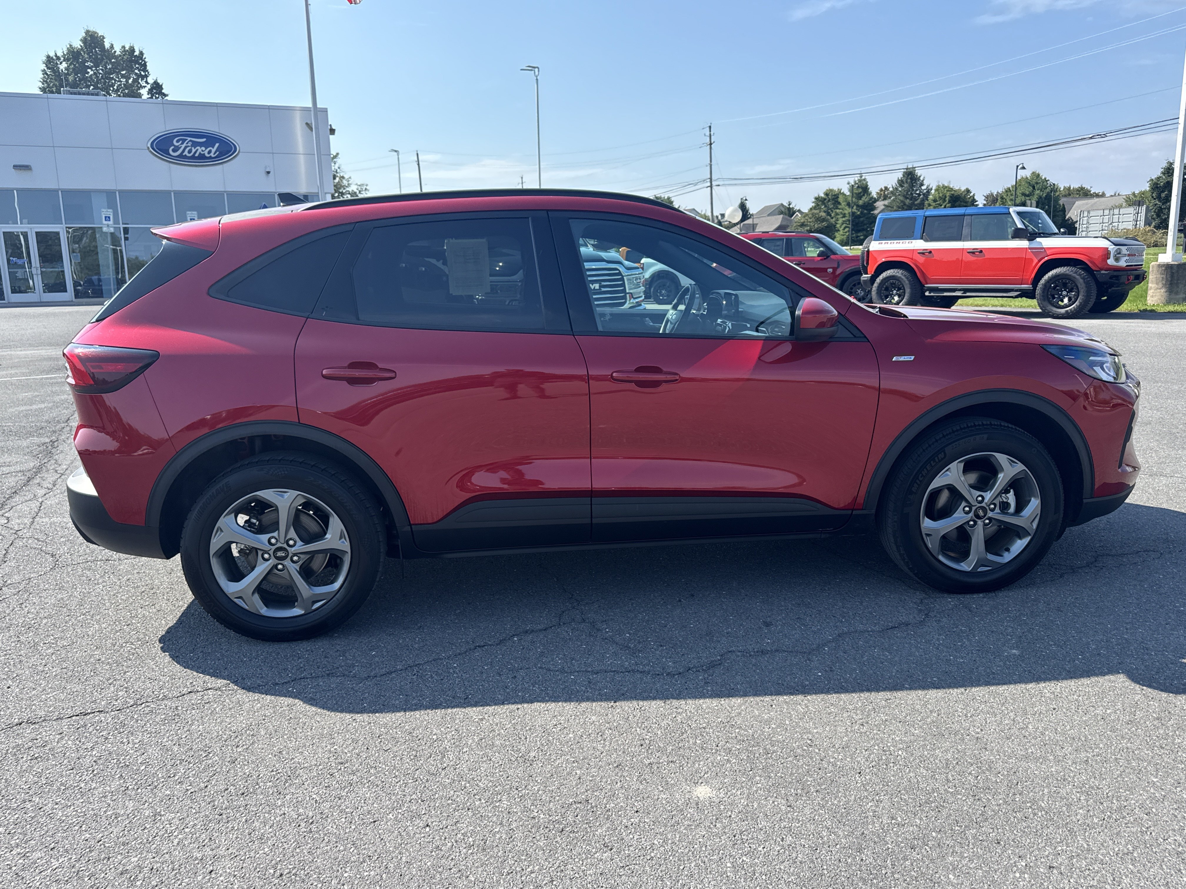 Used 2025 Ford Escape ST-Line Select AWD/4WD image 2