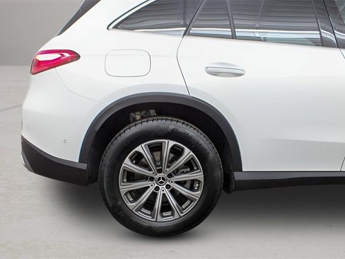 Used 2024 Mercedes-Benz GLC 300 4MATIC image 32