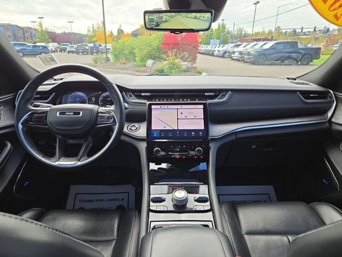 Certified 2022 Jeep Grand Cherokee Overland w/ Luxury Tech Group IV image 18