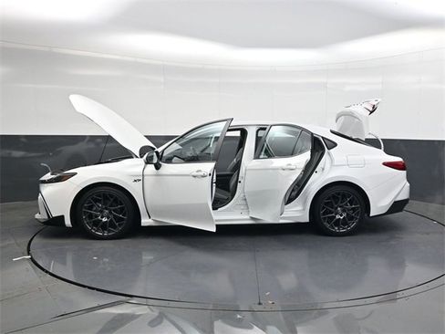 Used 2025 Toyota Camry SE w/ Convenience Package image 36