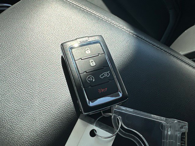 Used 2024 Jeep Grand Cherokee Limited AWD/4WD image 2