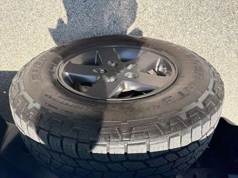 Used 2016 Jeep Wrangler Sport image 15