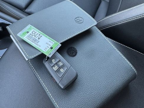 Used 2023 Volkswagen Atlas SE w/ Black Wheel Package image 25